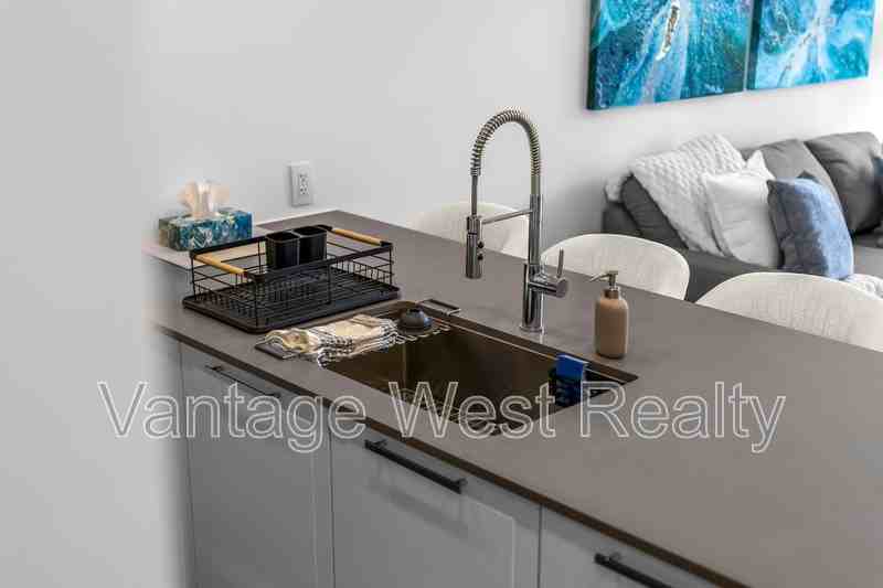 3200 Lakeshore Rd - Photo 6 of 36