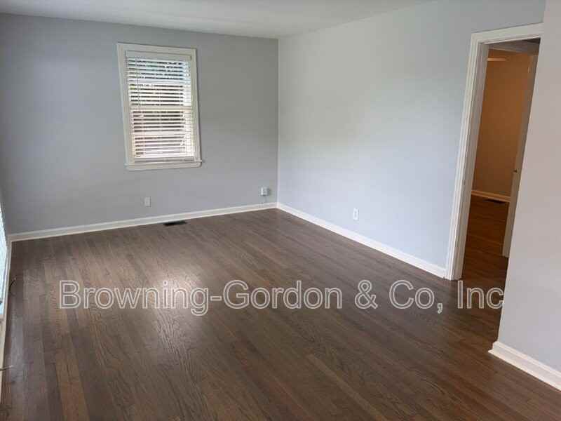 538 Fairlane Dr - Photo 4 of 20
