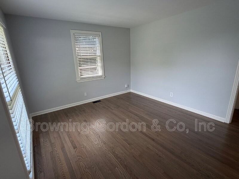 538 Fairlane Dr - Photo 6 of 20