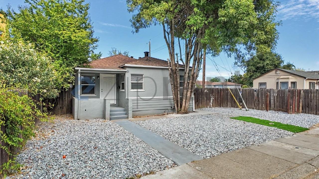 4309 32nd St - Photo 4 of 37
