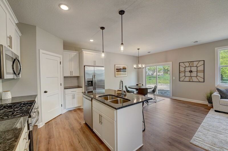 11458 W Laketowne Dr - Photo 2 of 16