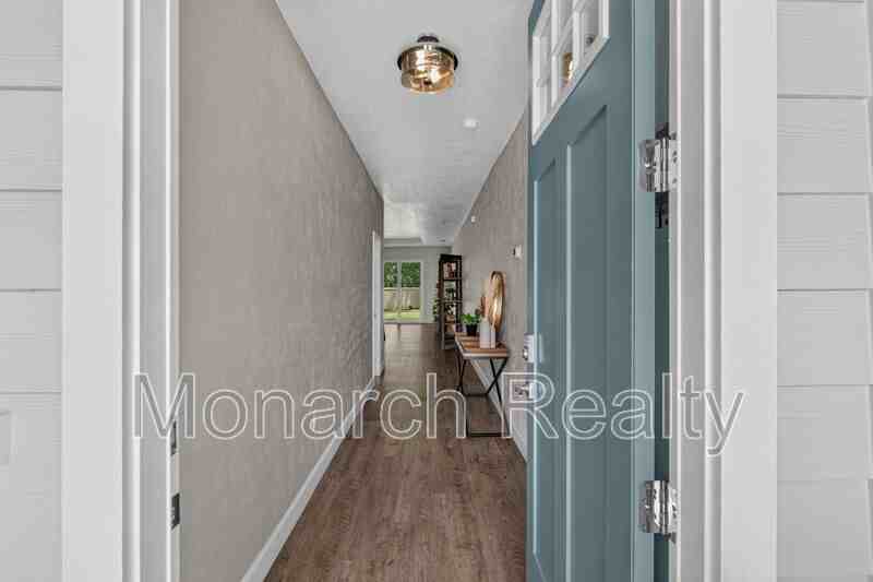 1075 Sw 66th Ter - Photo 5 of 37