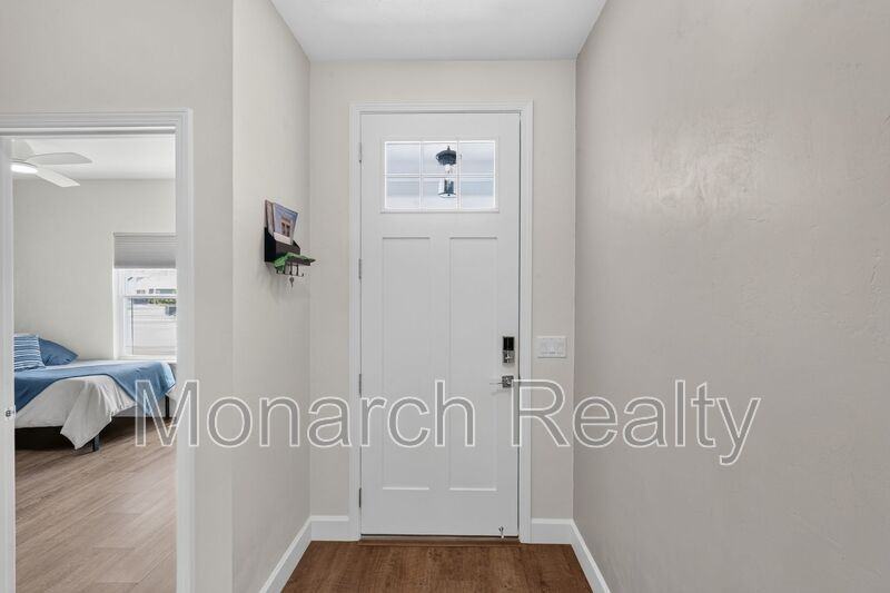 1075 Sw 66th Ter - Photo 6 of 37