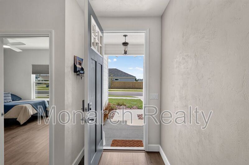 1075 Sw 66th Ter - Photo 7 of 37