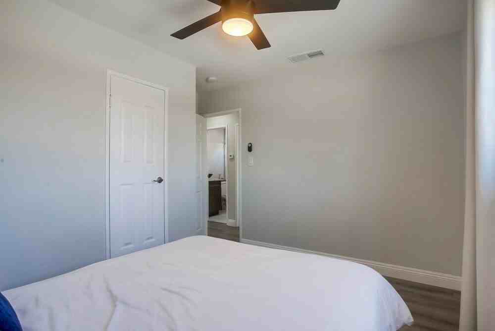 5013 Conrad Ave - Photo 6 of 8