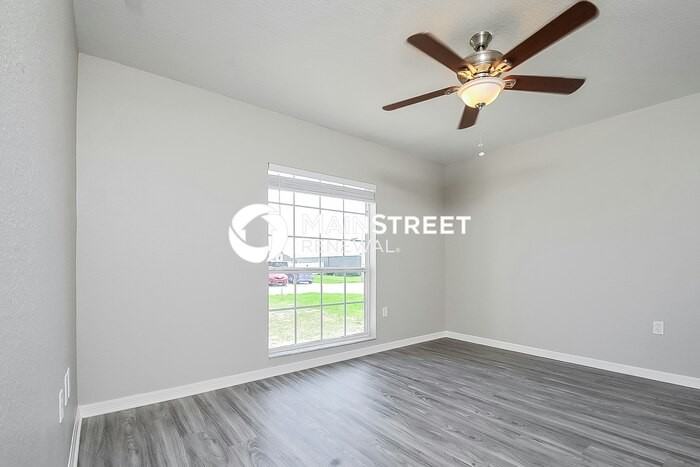 918 Summer Glen Dr - Photo 3 of 16
