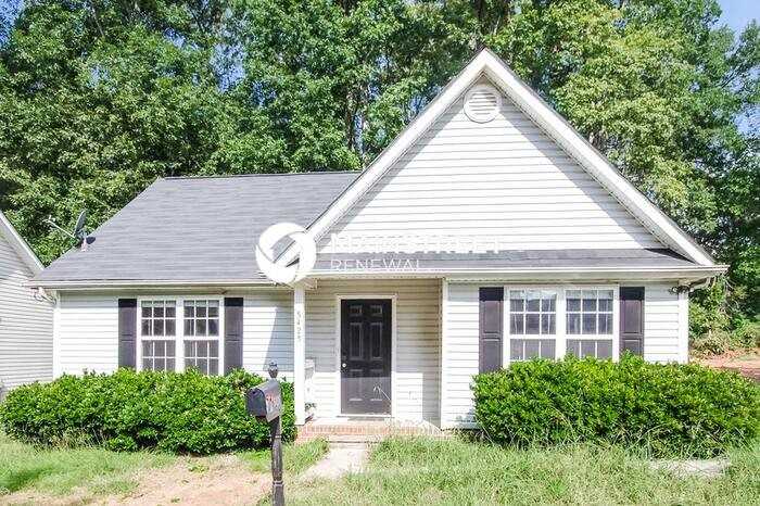 5425 Howard St - Photo 2 of 15