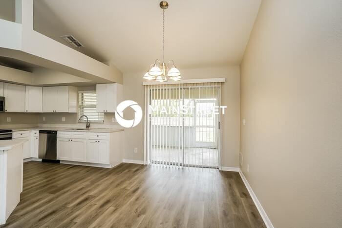 1154 Nw 27th Ave - Photo 4 of 16