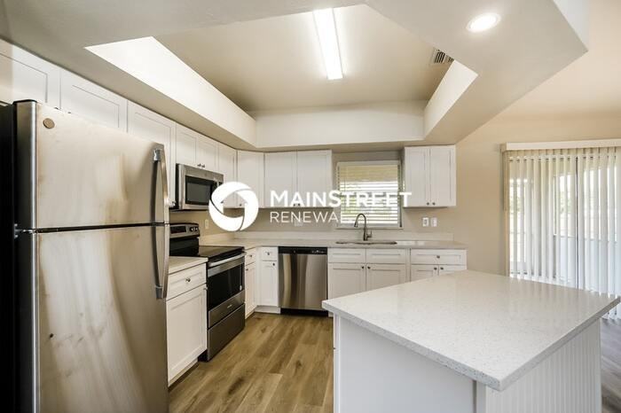 1154 Nw 27th Ave - Photo 5 of 16