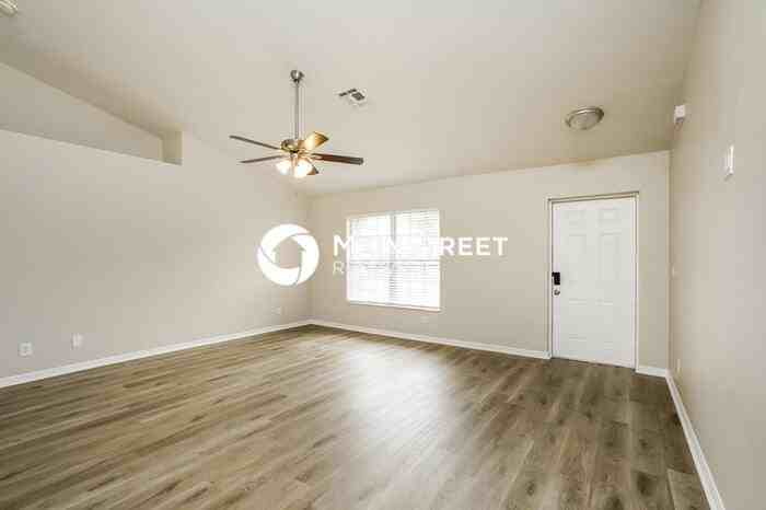 1154 Nw 27th Ave - Photo 7 of 16