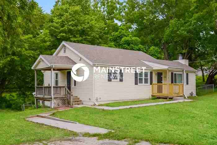 4918 Benson St - Photo 2 of 17