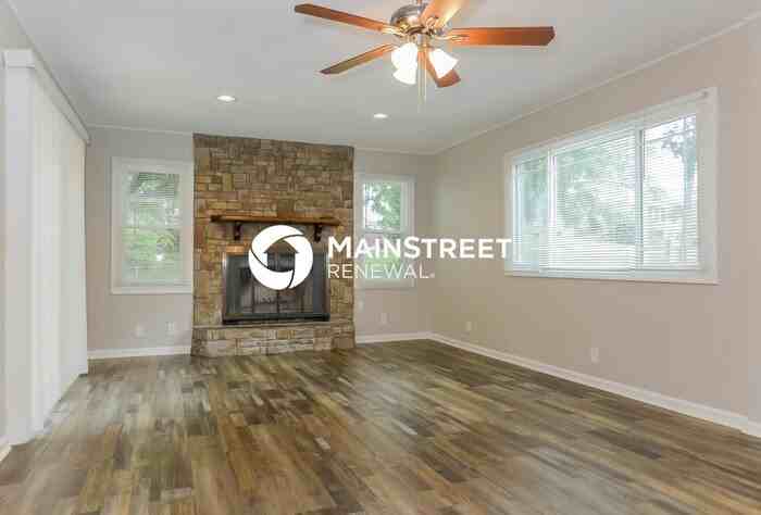 4918 Benson St - Photo 4 of 17
