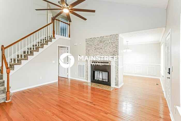 1919 Waterford Dr - Photo 4 of 17
