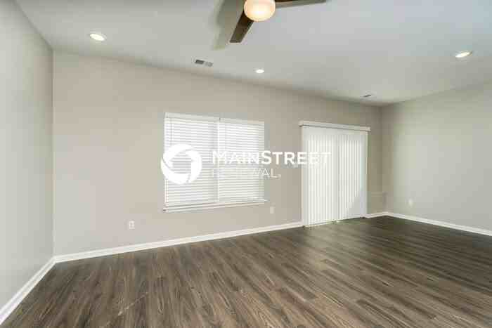 2053 N Sarah Dr - Photo 4 of 17