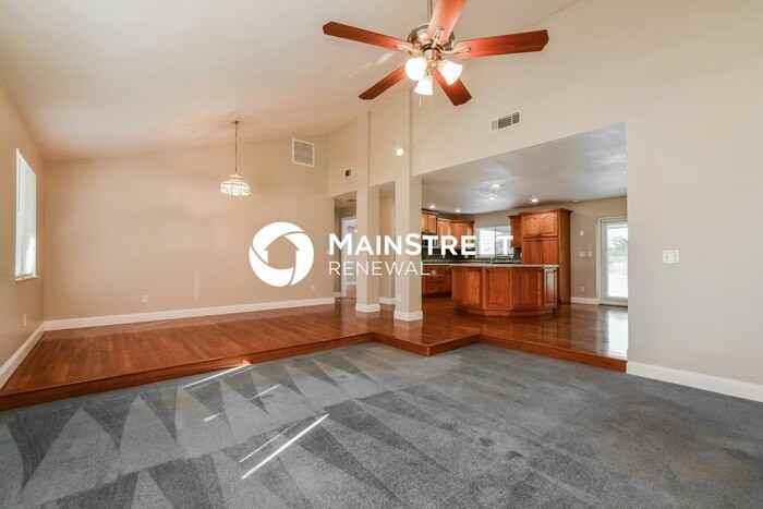 931 Waverly Dr - Photo 5 of 16