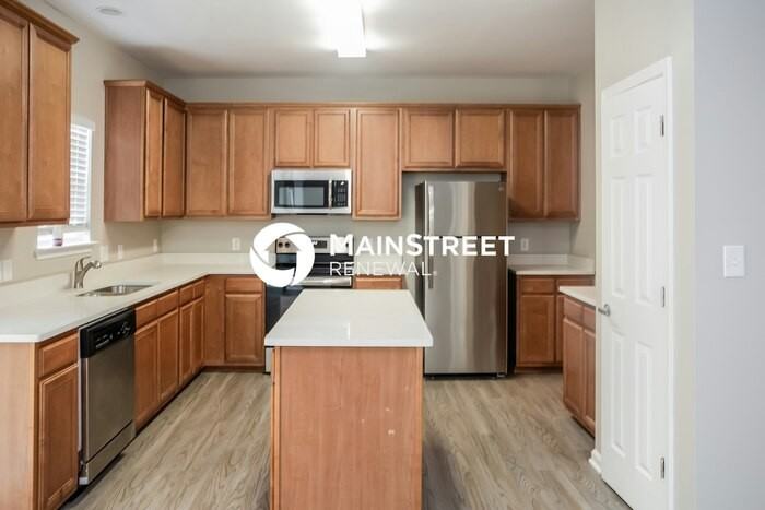 823 Reigate Rd - Photo 7 of 16