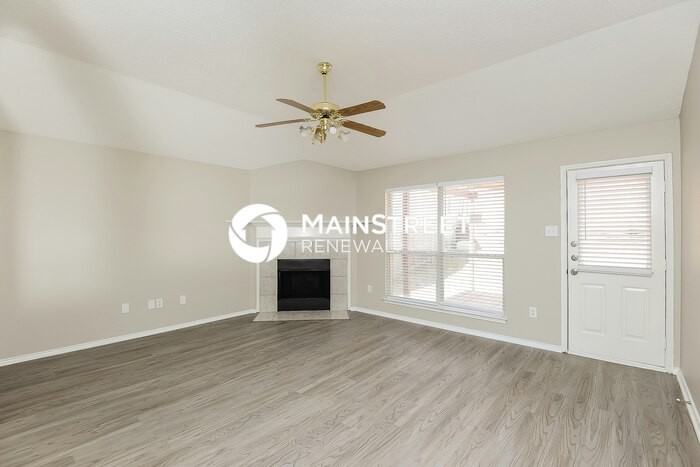 8645 Fountainview Ter - Photo 4 of 15