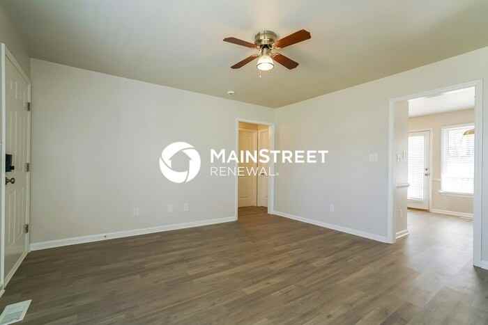 813 Lusterleaf Pl - Photo 4 of 16
