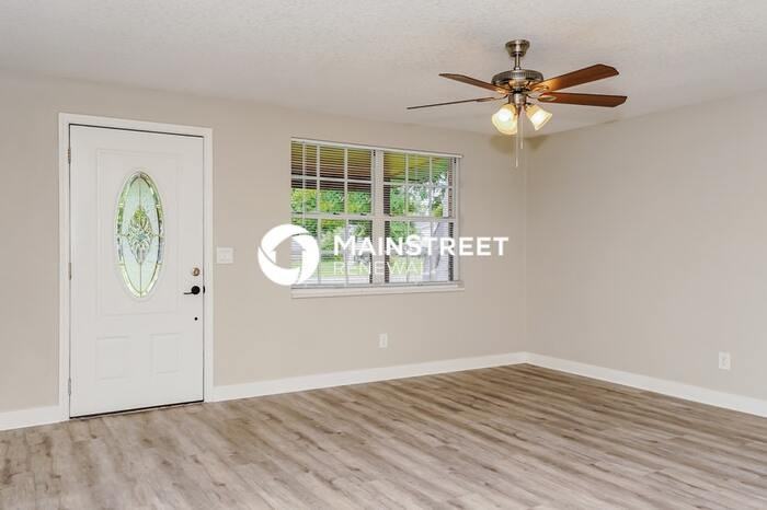 925 N Singleton Ave - Photo 2 of 16