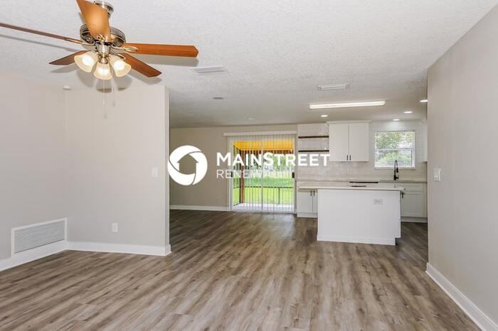 925 N Singleton Ave - Photo 3 of 16