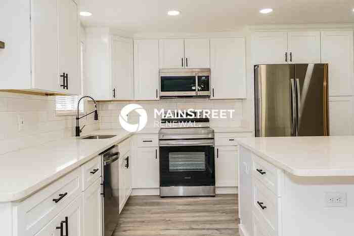 925 N Singleton Ave - Photo 5 of 16
