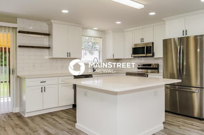 925 N Singleton Ave - Photo 6 of 16