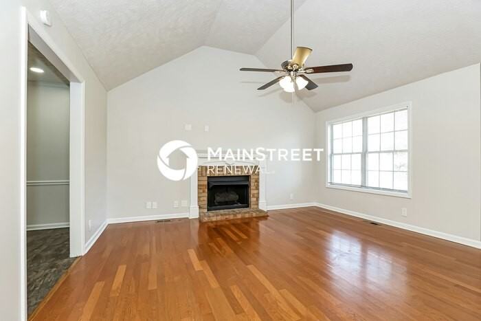 323 Alexis Dr - Photo 3 of 16