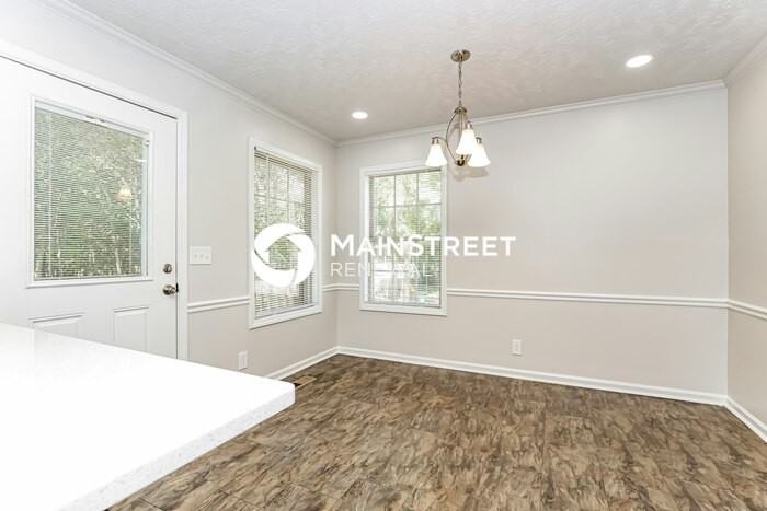 323 Alexis Dr - Photo 6 of 16