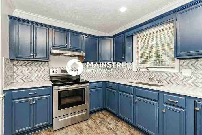 323 Alexis Dr - Photo 7 of 16