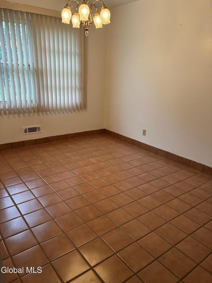 3 Northgate Dr - Photo 4 of 21