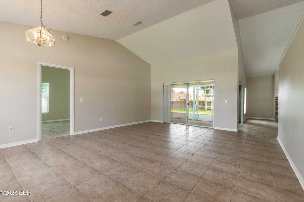 109 Brookhollow Cir - Photo 2 of 36