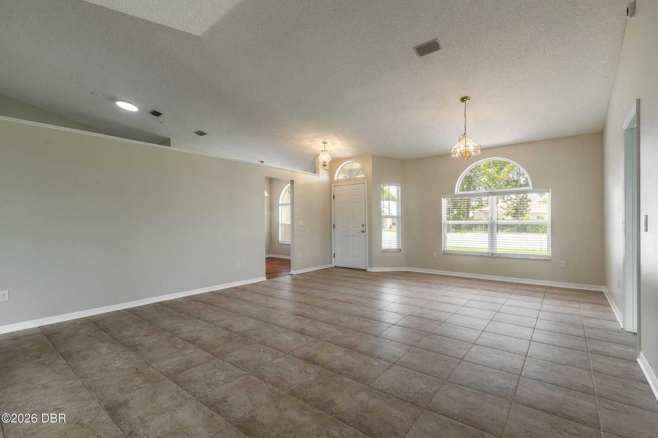 109 Brookhollow Cir - Photo 4 of 36