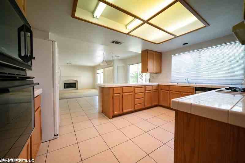910 Hollowbluff Ave - Photo 6 of 31