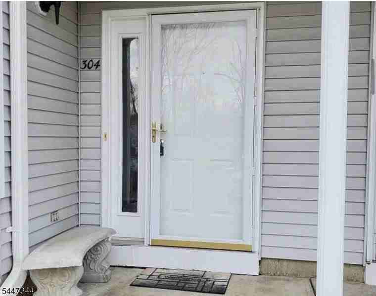 304 Mercer Ct #304 - Photo 2 of 4