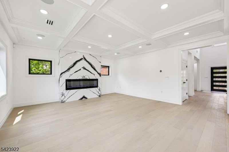 51 Albany Ave - Photo 5 of 46