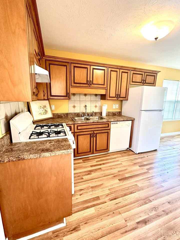 3495 Byron Pl - Photo 5 of 17