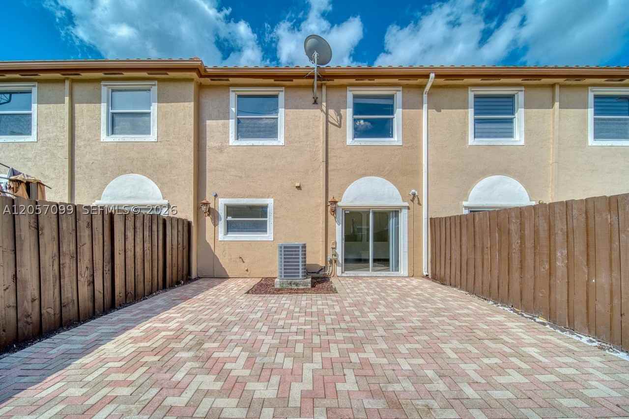14115 Sw 51st Ln #14115 - Photo 6 of 37