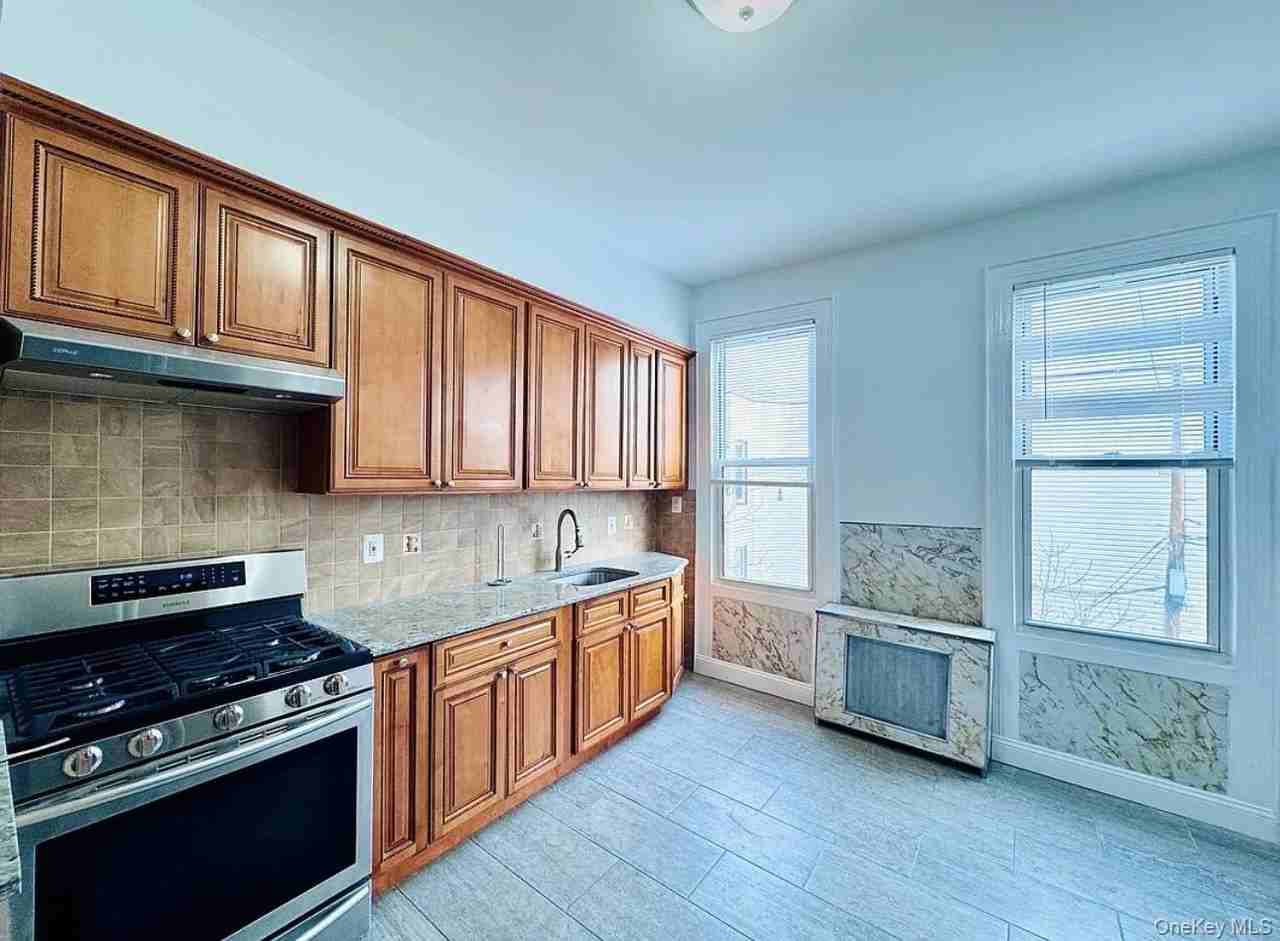 6707 Forest Ave #2L - Photo 6 of 9