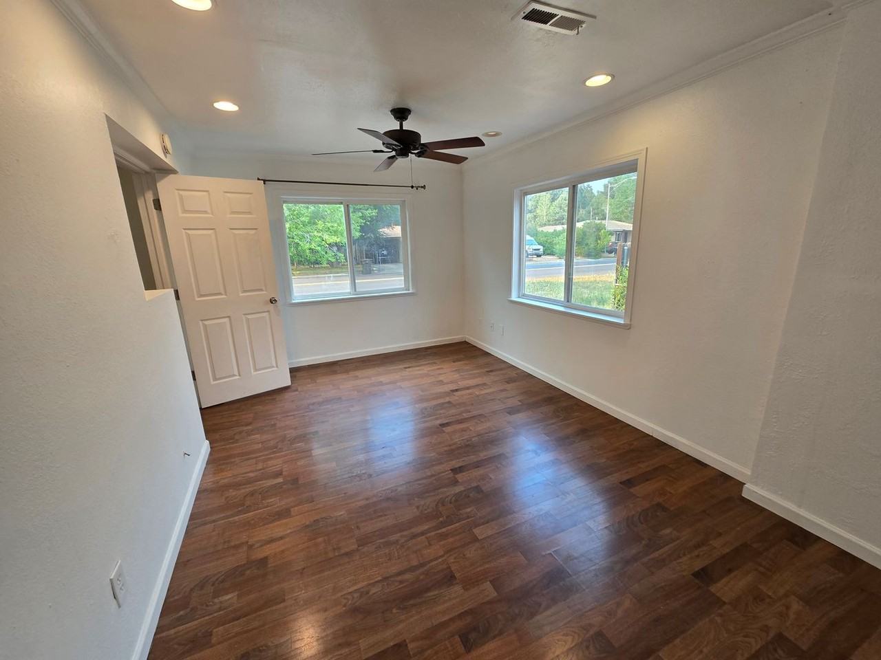 315 E Zuni Dr - Photo 2 of 38