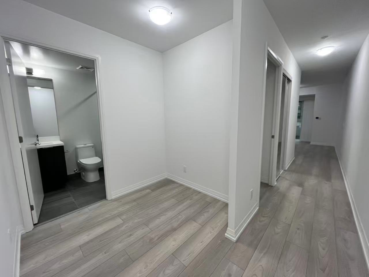 400 King Street West - Photo 3 of 5