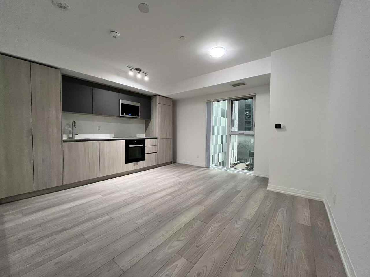 400 King Street West - Photo 2 of 5