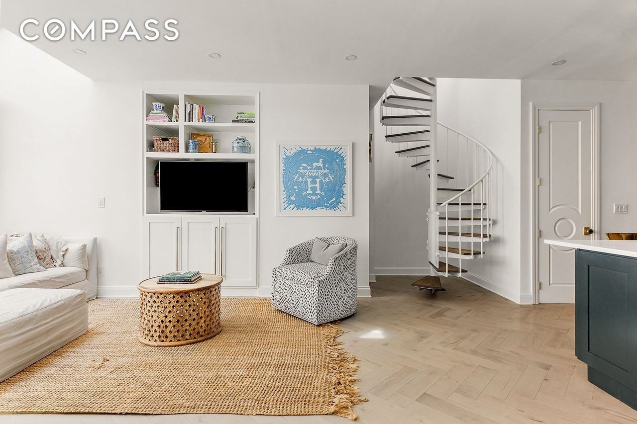 529 W 42nd St #9RR - Photo 2 of 11