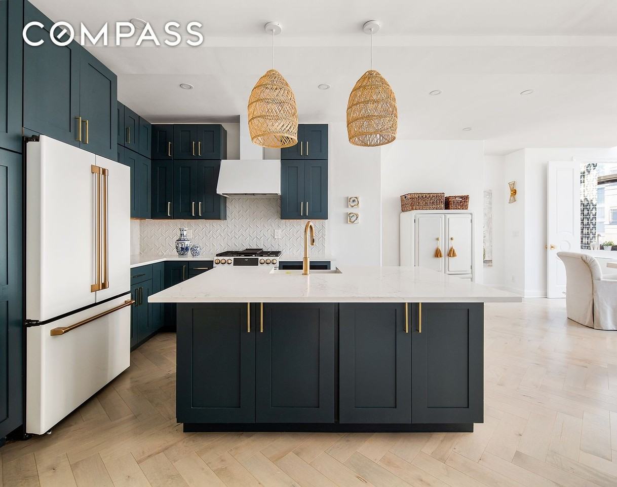 529 W 42nd St #9RR - Photo 3 of 11