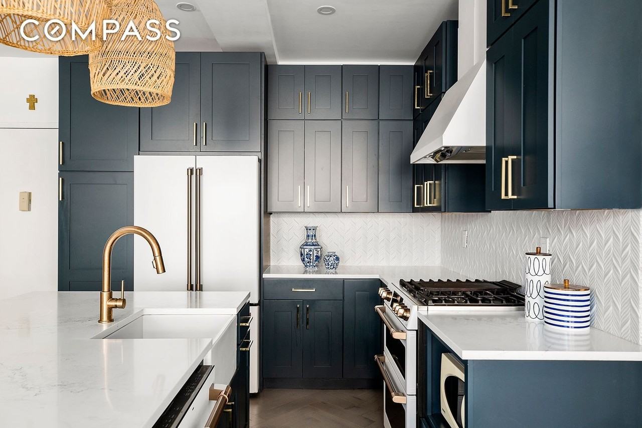 529 W 42nd St #9RR - Photo 4 of 11
