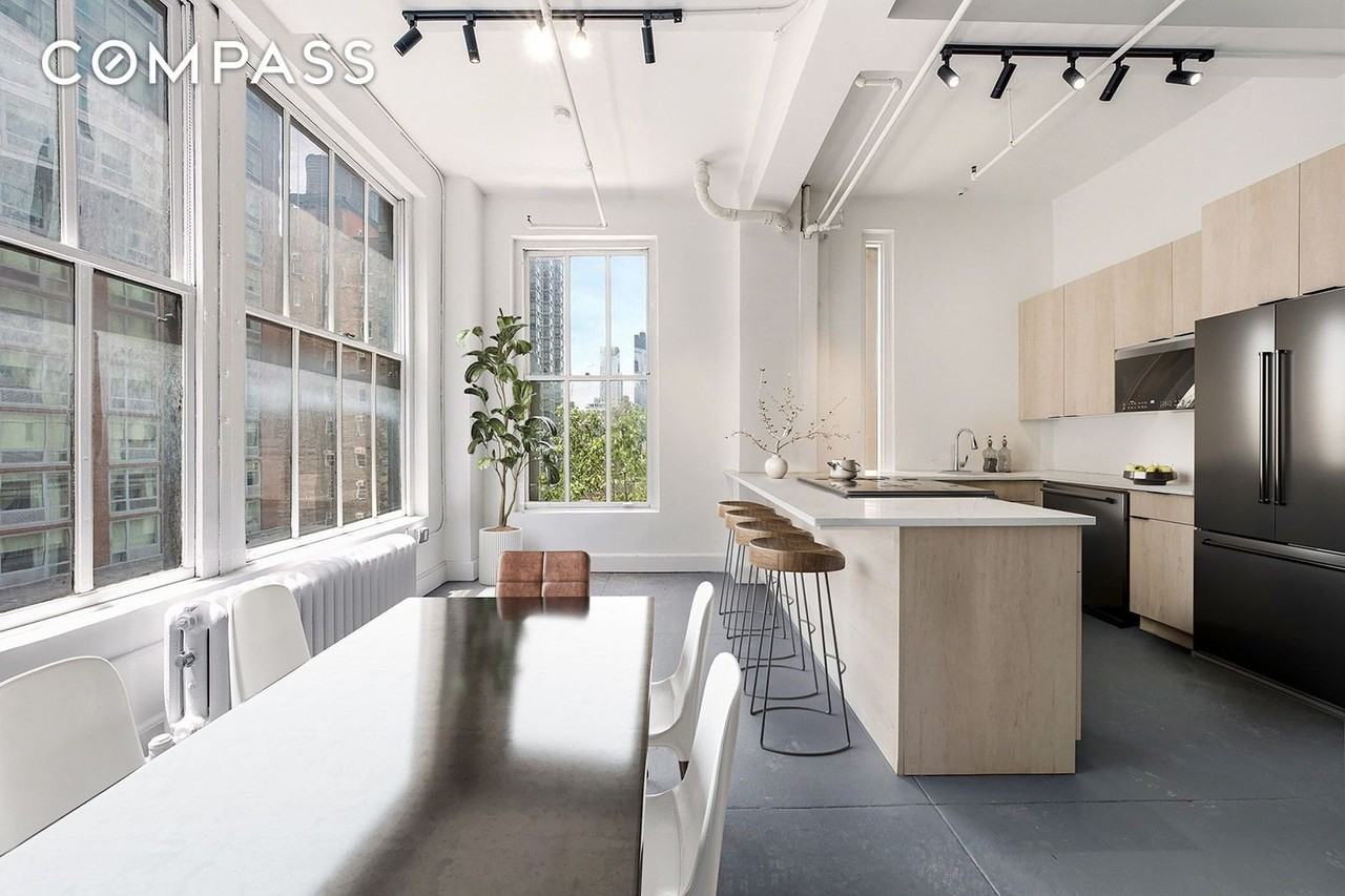 325 W 37th St #9F - Photo 4 of 15