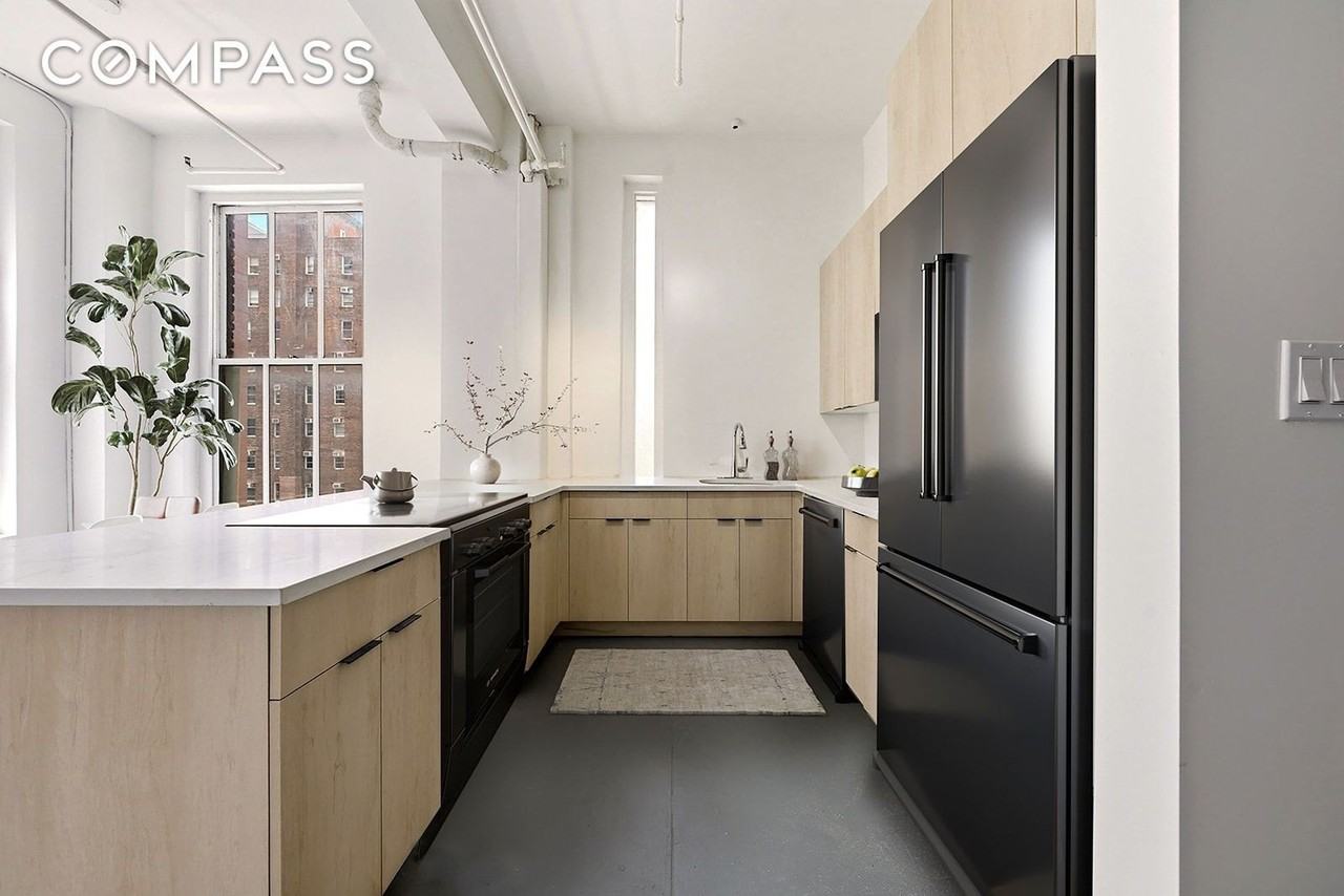 325 W 37th St #9F - Photo 7 of 15