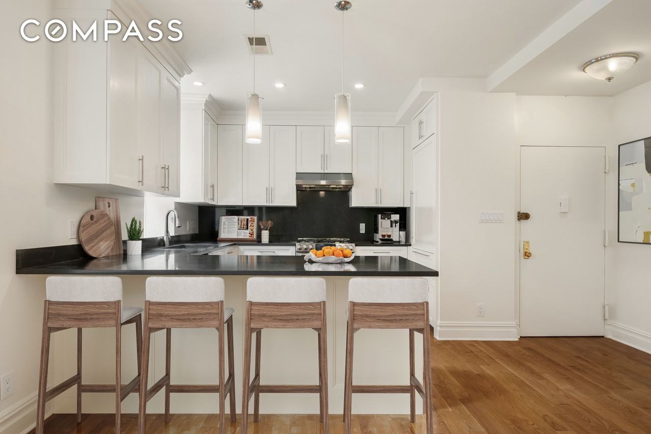 170 W 75th St #3B - Photo 3 of 11