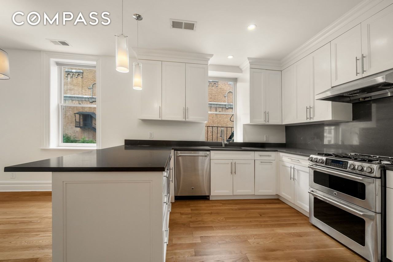 170 W 75th St #3B - Photo 4 of 11