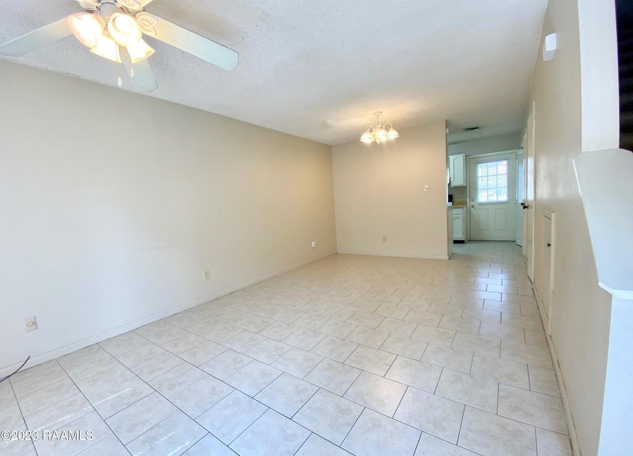204 Wilkie St - Photo 2 of 12