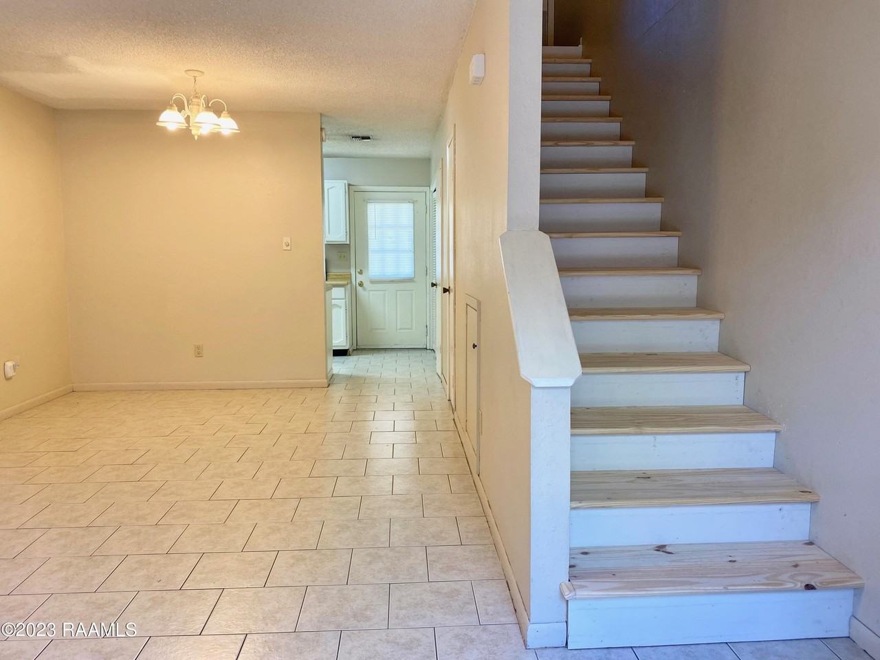 204 Wilkie St - Photo 3 of 12
